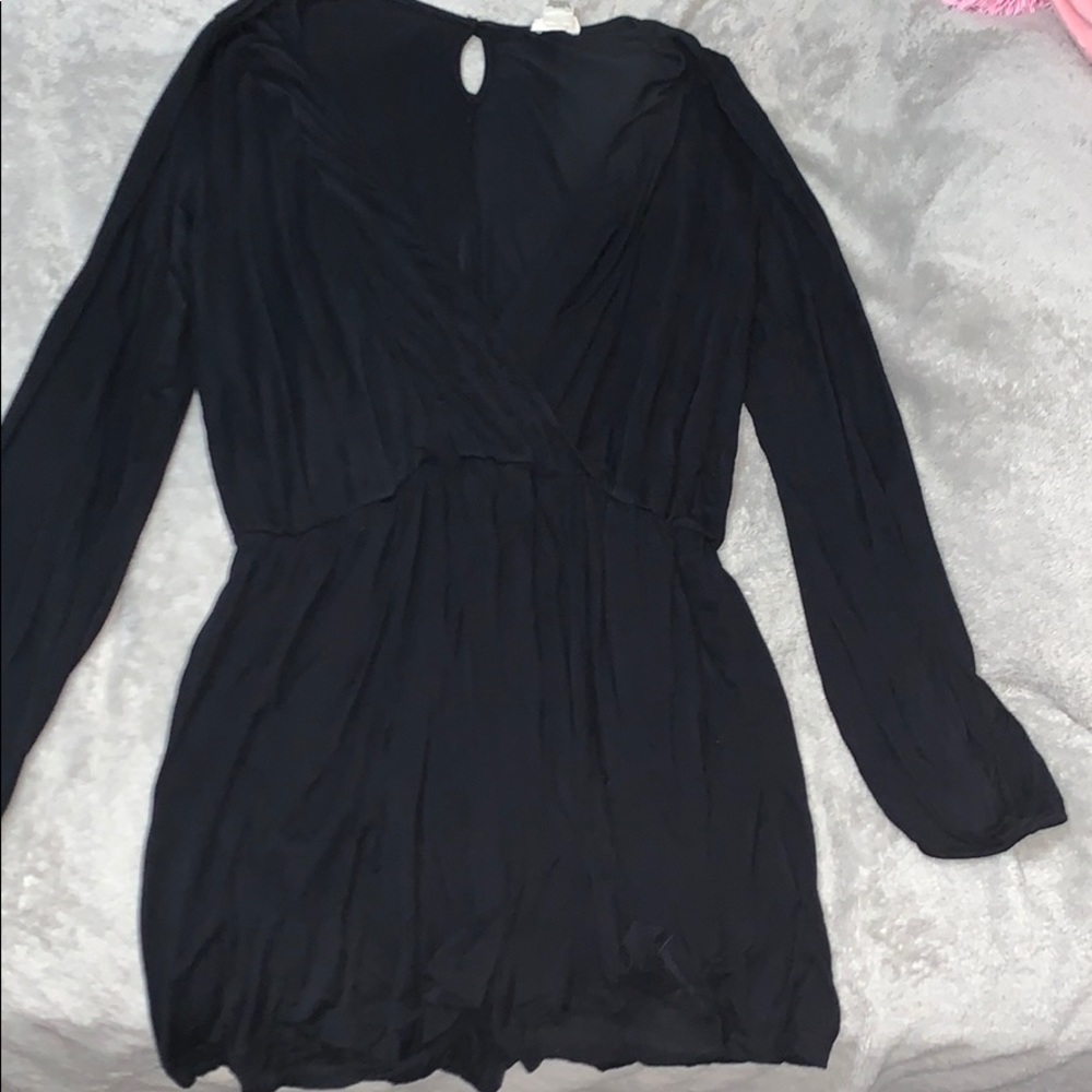 Short black romper - Picture 1 of 2